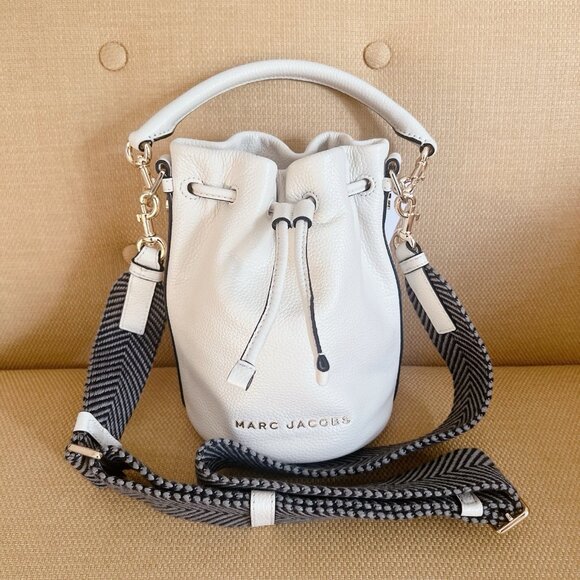 Marc Jacobs Pebble Leather Bucket Bag Crossbody Handbag Marshmallow - NEW - Picture 3 of 8
